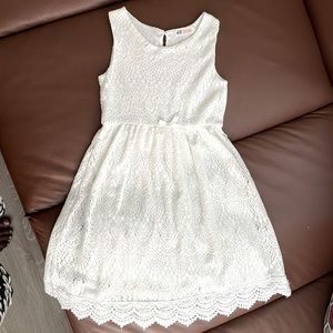 VERY CUTE little girls lace, white dress…no stains